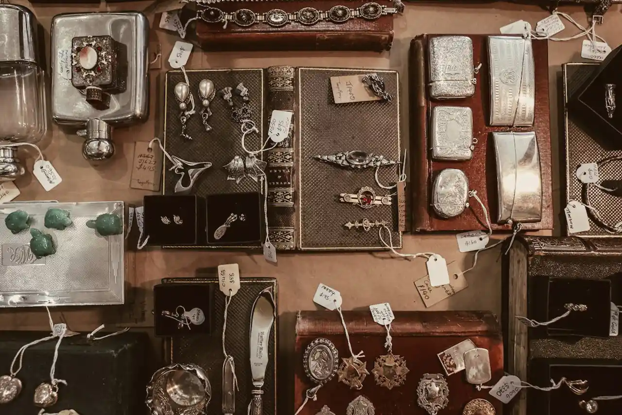 Mudanza de tiendas de antigüedades en Madrid con transporte especializado.