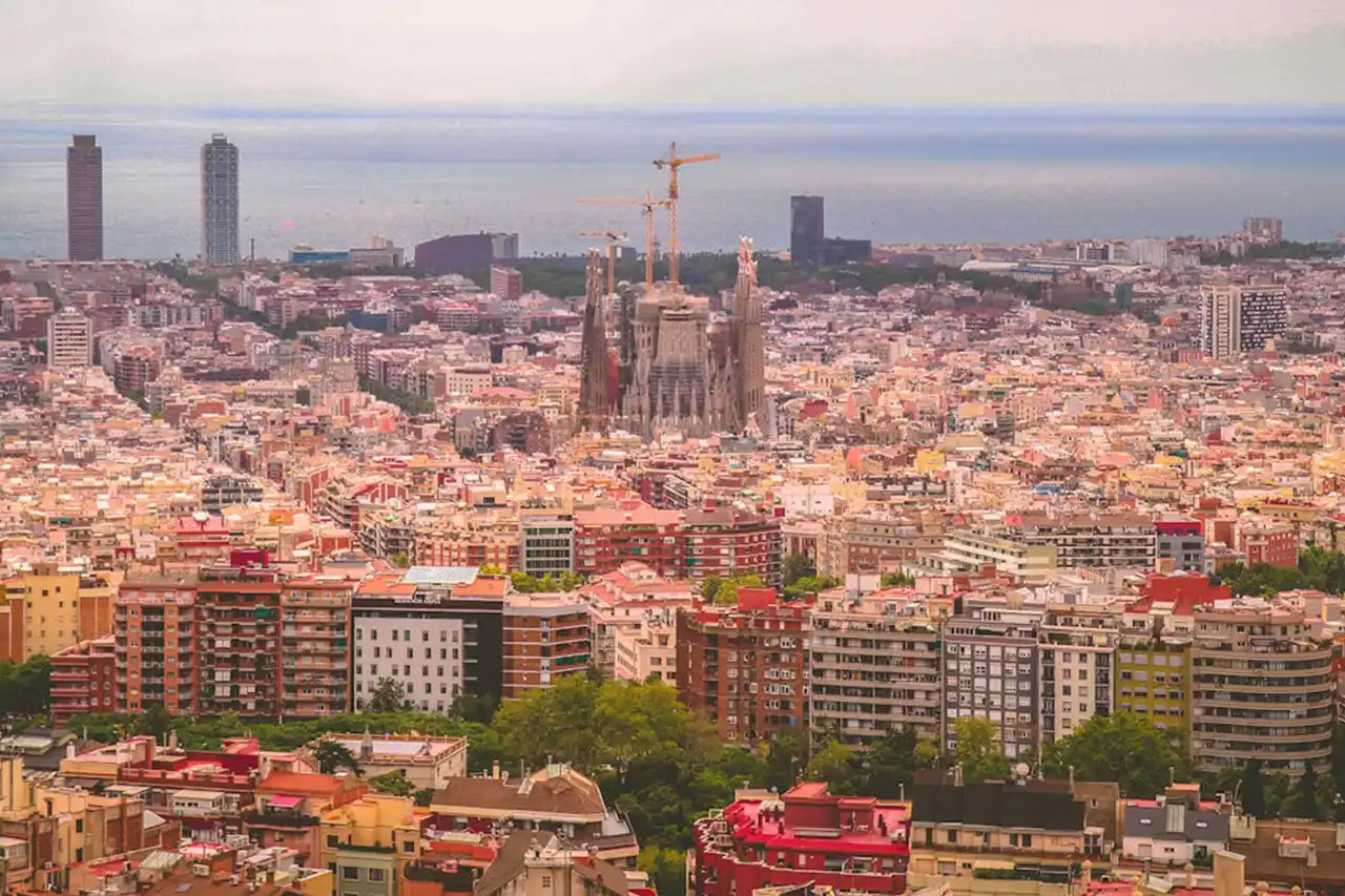 Mudanzas entre Barcelona y Madrid con soluciones personalizadas.