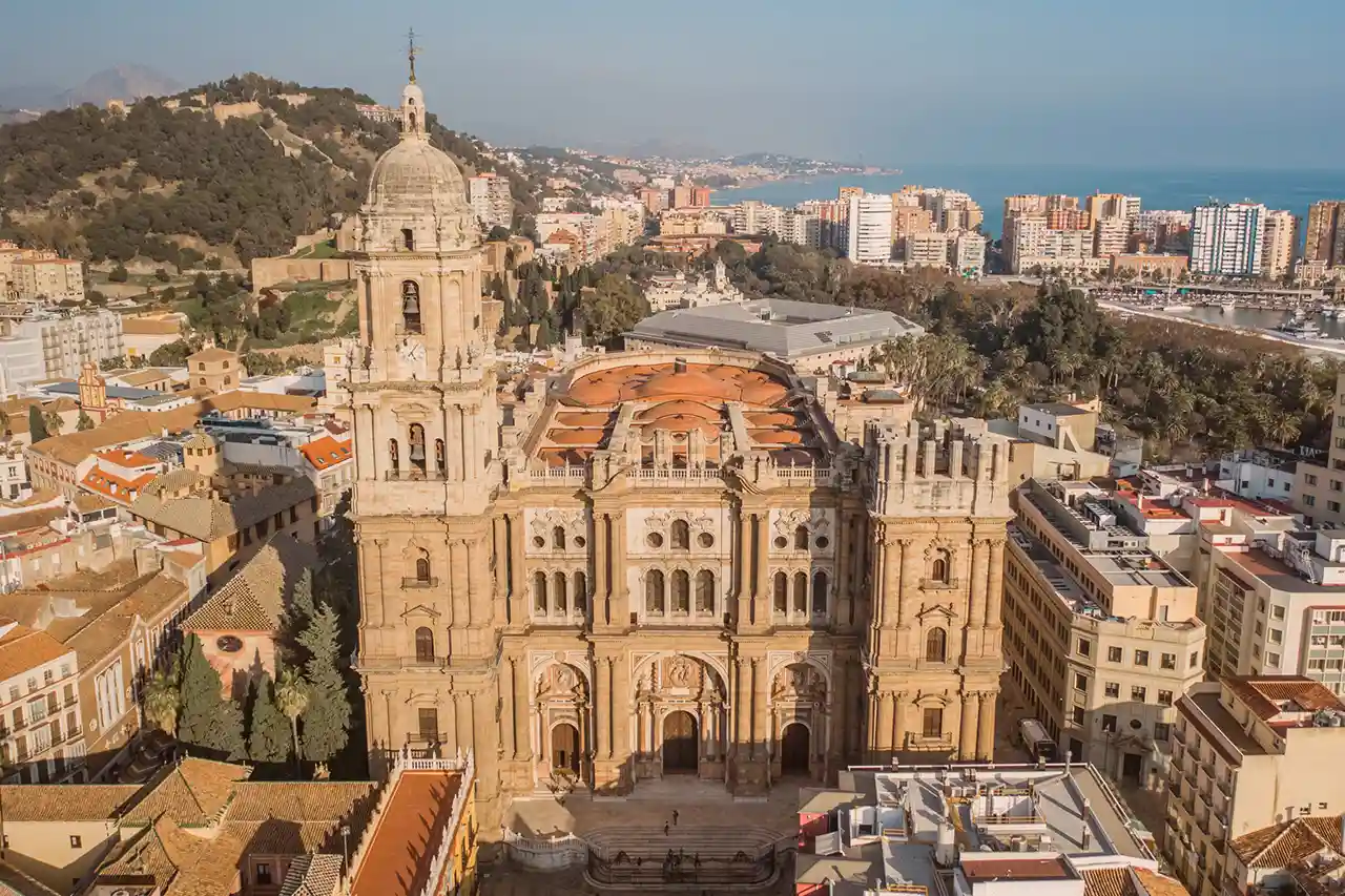 Mudanzas Madrid-Málaga con Movexperts.es: Transporte seguro y eficiente.