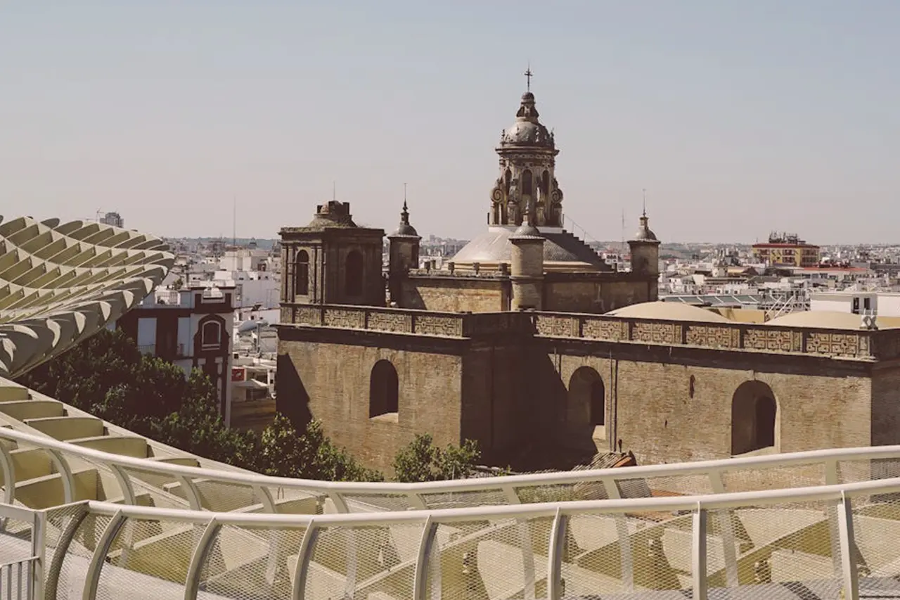 Mudanza de Madrid a Sevilla con Movexperts.es: Servicio rápido y fiable.