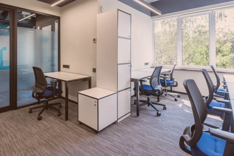 Reubicación de oficinas en Madrid con uso de guardamuebles para un traslado eficiente.