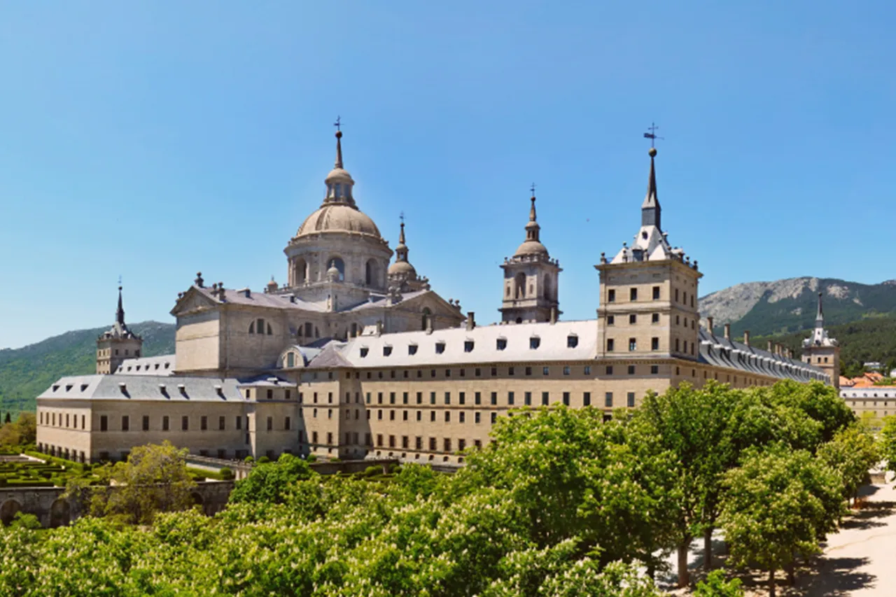 Mudanzas en El Escorial Madrid con Movexperts.es